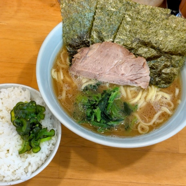 「ラーメン 並 ￥700＋ニンニク醤油変更¥0＋無料ライス」@横浜家系ラーメン みと家の写真
