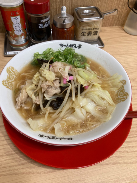 「ちゃんぽん麺・野菜少なめ・大盛り（９４０円）」@ちゃんぽん亭 JR神戸駅店の写真