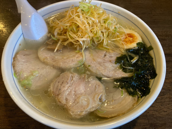 「ねぎしおらーめん・チャーシュー」@手打ちらーめん 麺之介の写真