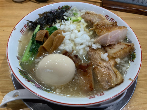 「チャーシュー塩らーめん・味玉」@魚介豚清湯 成り屋の写真