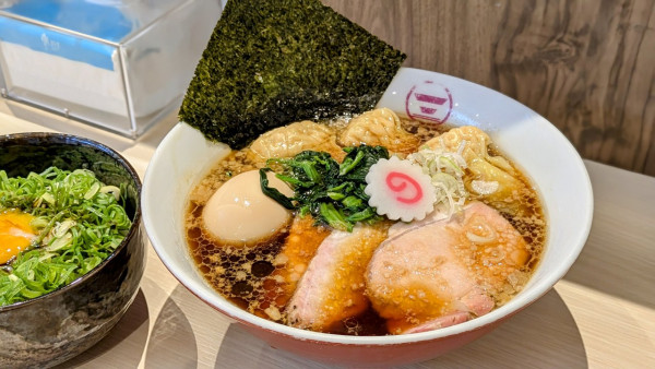 「特製生姜醤油そば＋月見葱めし（1,200円＋280円）」@横浜中華そば 維新商店 みなとみらい店の写真