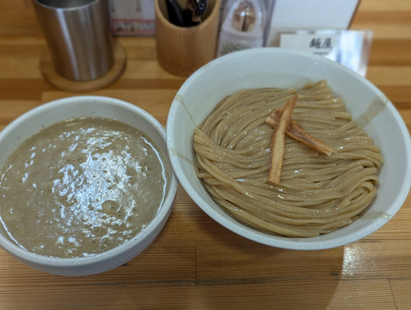 「限定鶏白湯とゴボウのつけ麺」@麺屋電龍の写真