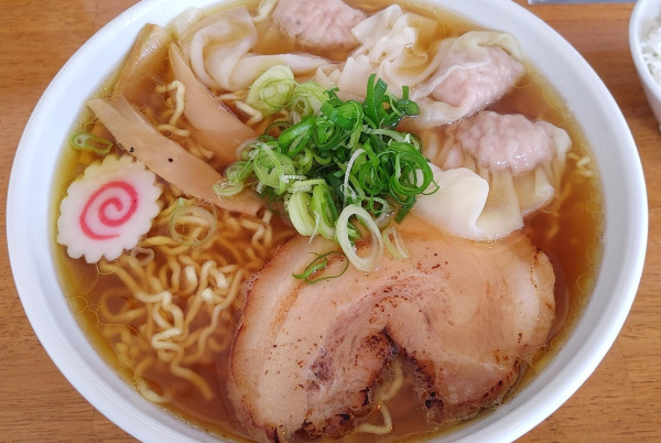 「肉ワンタン中華そば　特盛」@中華そば 福久の写真