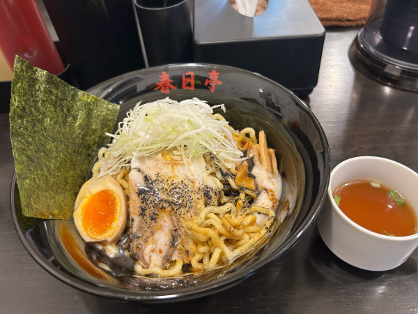 「とん黒油そば940円」@油そば春日亭 つくばEX研究学園店の写真