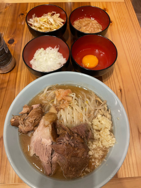 「小ラーメン　トッピングもろもろ」@俺の生きる道 関内地下街マリナード店の写真