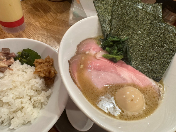 「ラーメン小ライス味玉セット」@なま醤油とんこつ フルスイングの写真