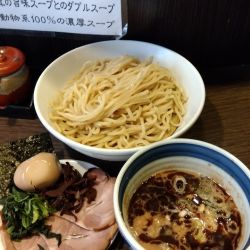 特製つけ麺黒+無料ライス