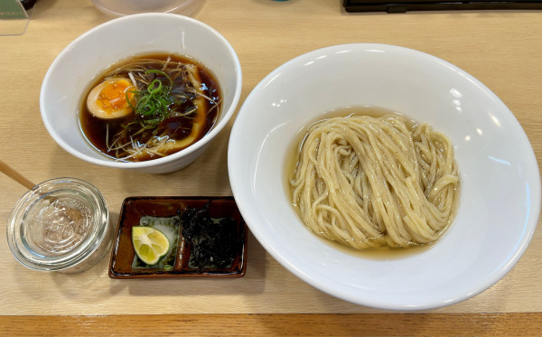 「【限定】昆布水つけそば(鶏ver./黒)」@麺屋 いちょうの写真
