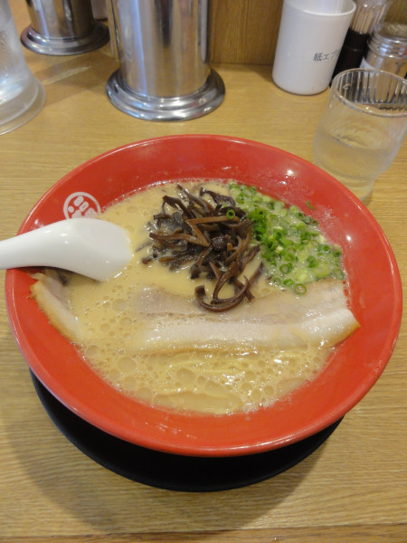 「ラーメン580円麺普通 替え玉100円カタ」@豚骨ラーメン 福の軒の写真