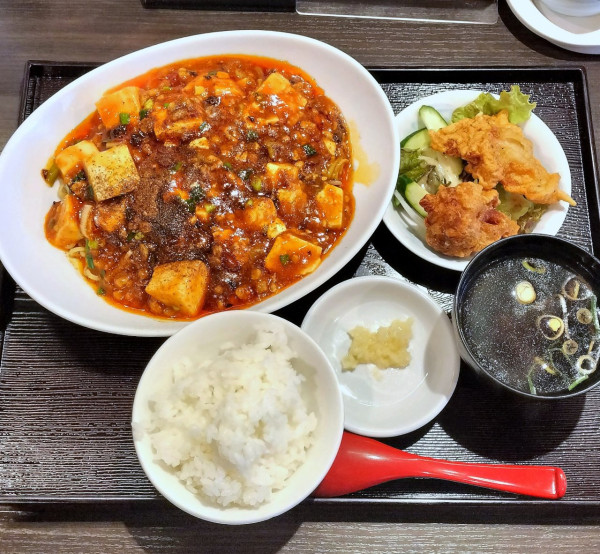 「四川マーボーメンセット 1250円」@中華ダイニング 秀丸の写真