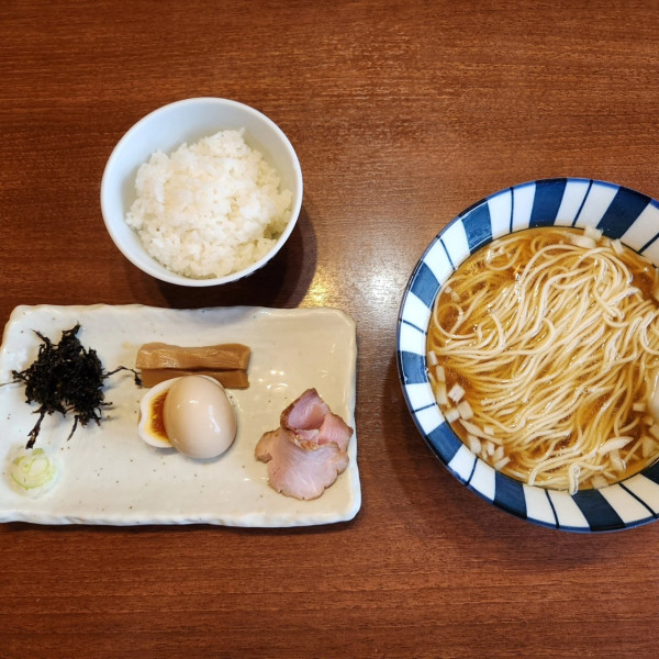 「氷見産煮干しラーメン、ライス」@貪瞋癡の写真