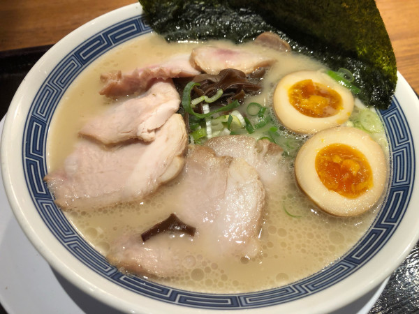 「スペシャル豚骨ラーメン」@名島亭 博多デイトス店の写真