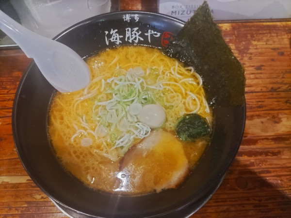 「ラーメン」@西新 海豚やの写真