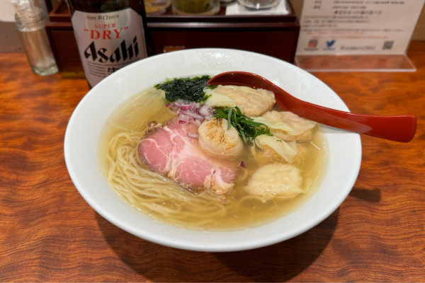 「【限定】魚介出汁の冷やし塩そば、海老ワンタン」@三馬路 東京店の写真