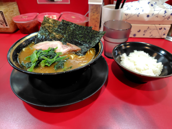 「ラーメン￥900＋半ライス￥100」@とらきち家 光の写真