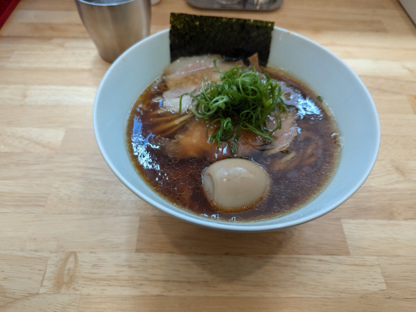 「中華そば醤油　味玉」@地球の中華そばの写真