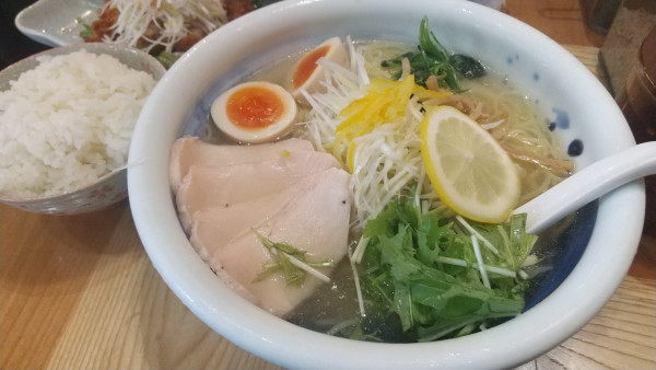 「俺流　冷やしゆず塩らーめん大　油淋鶏2個　小ライス」@俺流塩らーめん 新宿東南口店の写真