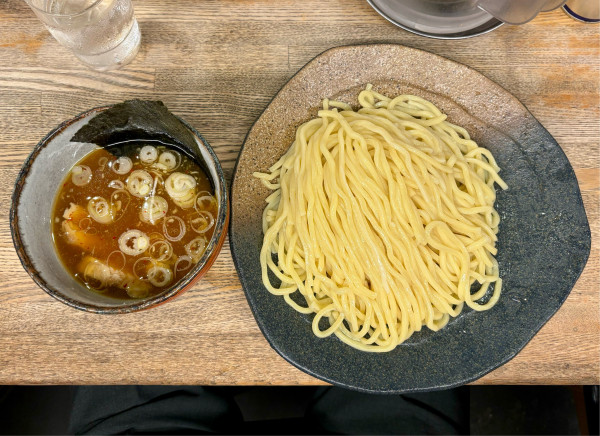 「つけ麺中盛（920）」@つけ麺屋 やすべえ 新宿店の写真