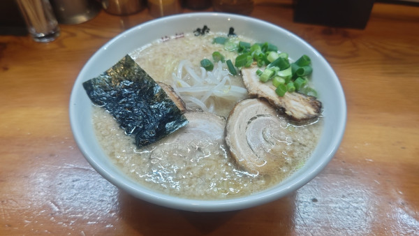 「チャーシューメン1160円＋大盛り150円」@東京豚骨拉麺 藤丸の写真
