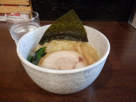 「ハーフらー麺（豚骨）」@麺屋KAZUの写真