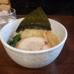 ハーフらー麺（豚骨）