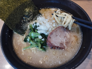 「醬油豚骨ラーメン(980)」@とんこつラーメン凰櫻の写真