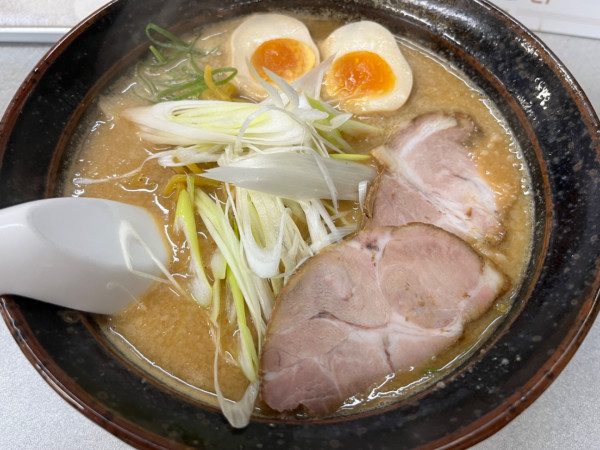 「こってり味噌ラーメン＋煮卵：850＋100円」@ゆげやの写真