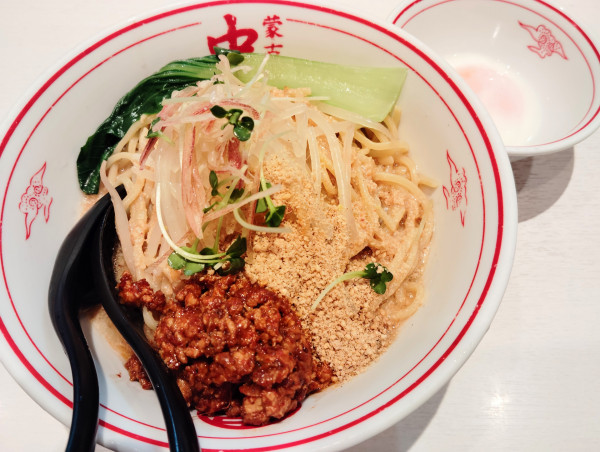 「冷冷タンタン＋温泉玉子」@蒙古タンメン 中本 高田馬場店の写真