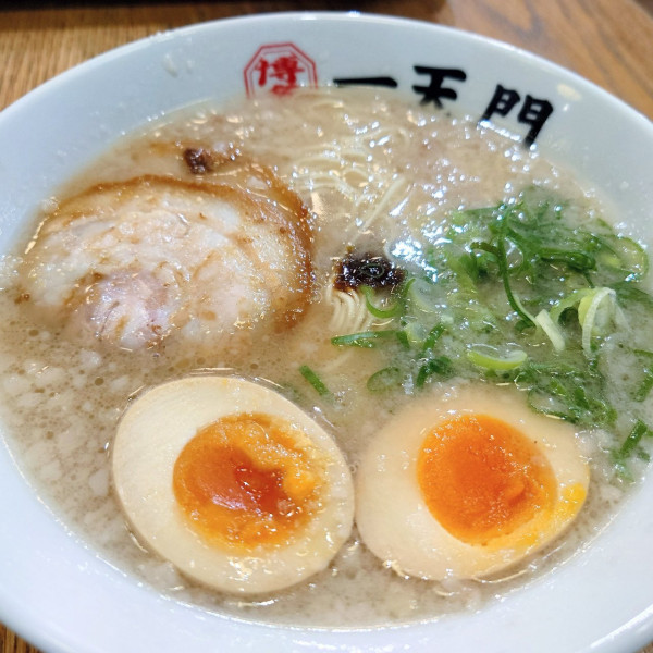 「もち豚博多とんこつラーメン」@博多ラーメン 一天門 成田空港LCCターミナル店の写真