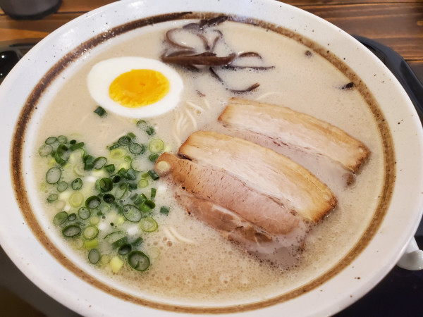 「豚骨ラーメン＋替玉」@五の膳の写真