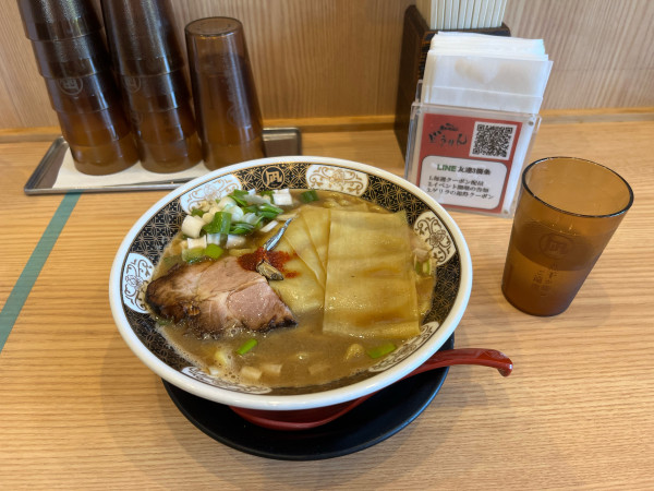 「すごい煮干しラーメン」@どうけん 新百合ヶ丘マプレ店の写真