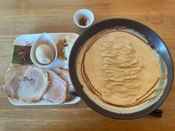 「SOY味噌ラーメン　得製全のせ」@湖麺屋 Reel Cafeの写真