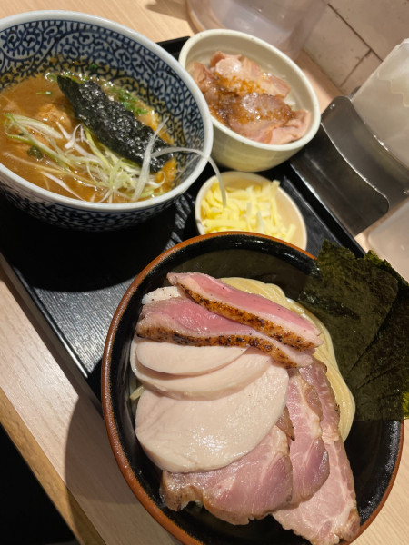 「チャーシュー濃厚魚介つけ麺+海苔+ローストポーク丼」@麺屋 一燈の写真