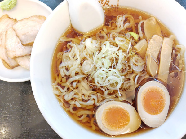 「和風冷やしラーメン＋味玉」@喜多方ラーメン 坂内 亀戸店の写真