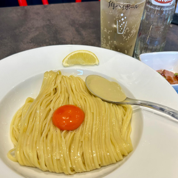 「牡蠣バターたまご麺＋サントリー生ビール＋角ハイボール」@むかん横浜の写真