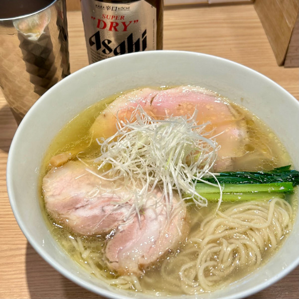 「塩らぁ麺＋ビンビール（スーパードライ）」@中村麺三郎商店の写真