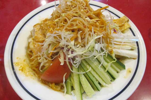 「バンバンジー冷麺　850円」@花彫酒家の写真