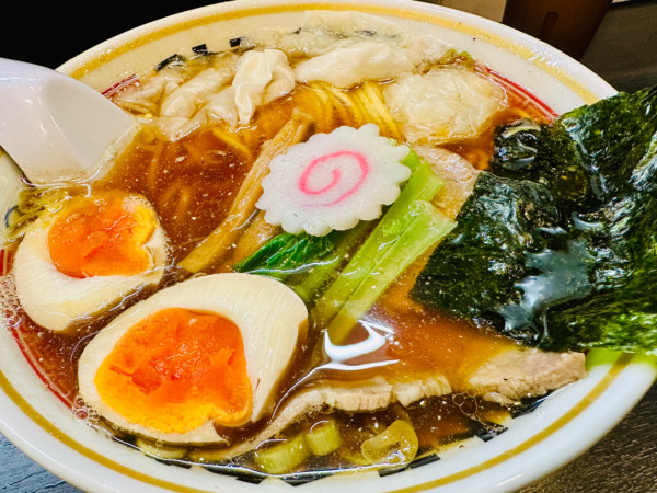 「ワンタンストレート+味玉【1250円】」@ストライク軒の写真