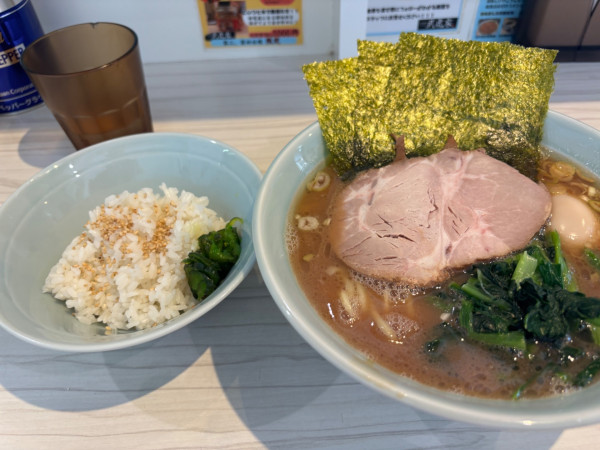 「ラーメン、サービスライス、味玉」@横浜家系らーめん 武虎家 綱島店の写真