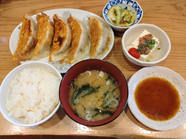 「（ランチ）餃子定食（５ヶ）　９００円　※」@餃子は一龍 町屋一丁目店の写真