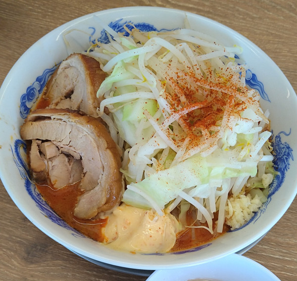 「辛ラーメン+豚1枚+エビマヨ」@ジャンクガレッジ 加須店の写真