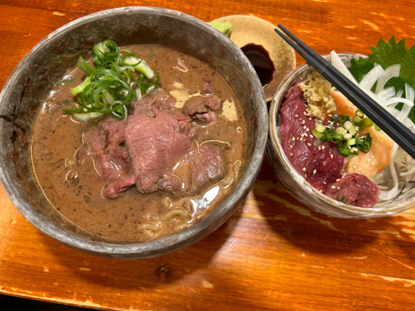 「馬骨らーめん　1,400円　ホース丼　600円」@豚骨らーめん れんの写真