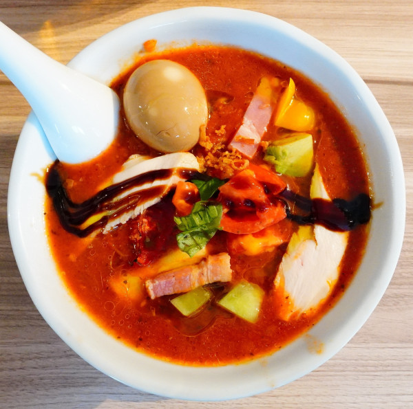 「【期間限定】完熟トマトの冷やしそば＋半熟煮卵＋生ビール」@麺や 豊の写真