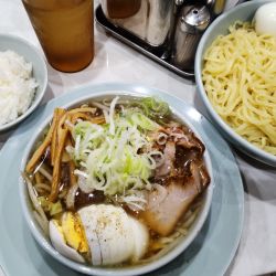 もりチャーシュー(大盛)とゆで卵と少なめ