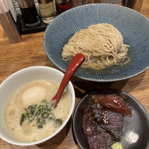 「漬けまぐろのとろろつけそば麺にカツオ出汁のジュレがけ〜」@麺処 青野の写真