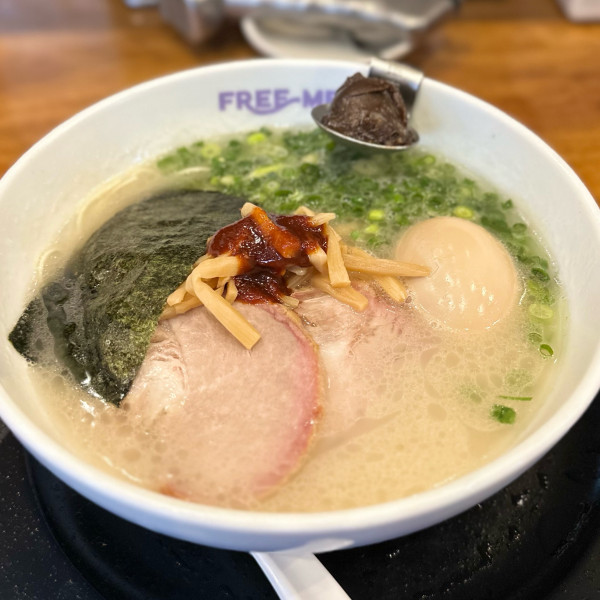 「コク旨とんこつ」@FREE-MENの写真