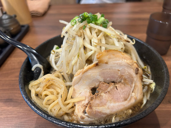 「焦がし味噌らー麺930円、炒めもやし増し100円」@焦乃香.の写真