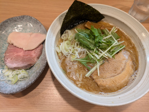 「ラーメン(無料追い飯付き)➕LINE周年クーポン」@旋の写真