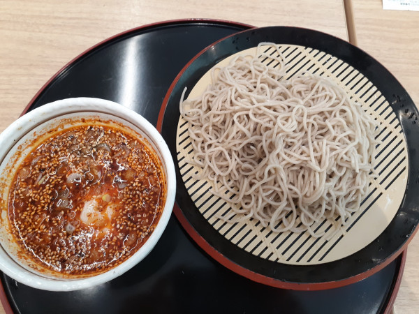 「温玉ピリ辛つけそば」@十割蕎麦 中村麺兵衛 イオン相模原店の写真