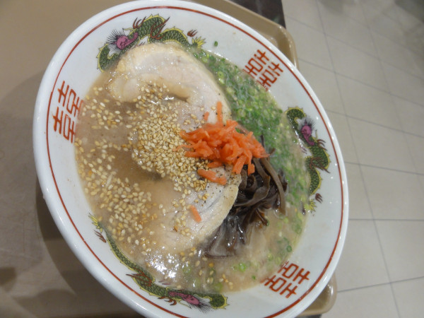 「ラーメン700円硬め 替玉150円」@博多だるま JAPAN 越谷レイクタウンカゼ店の写真